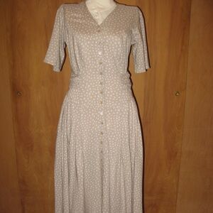 Summer dress, Beige rayon print, size 6 Petite, vintage 80s, drop waist, sash